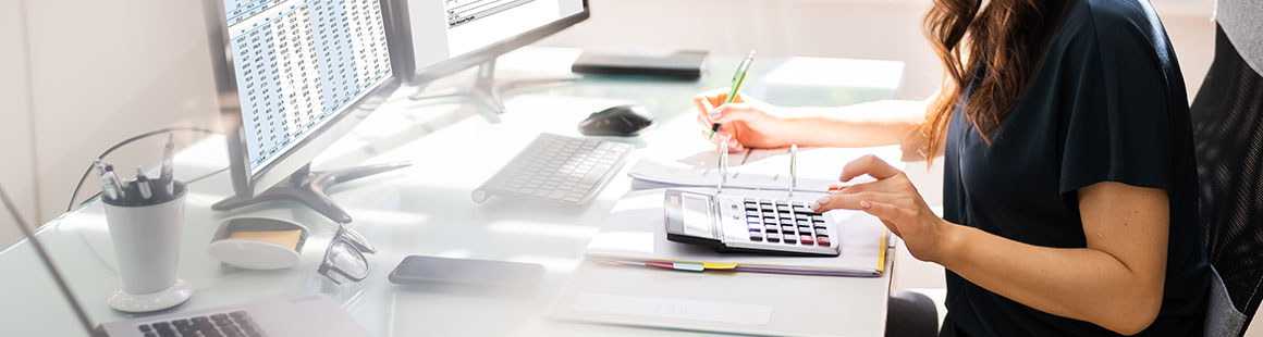 a woman using an accounting software such as DonorChase to help with bookkeeping